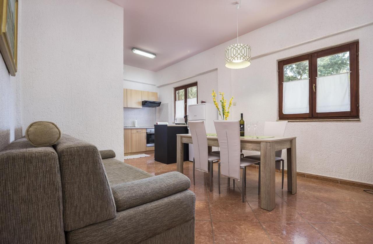 Karmelo Appartment Davorka Ровинь Экстерьер фото